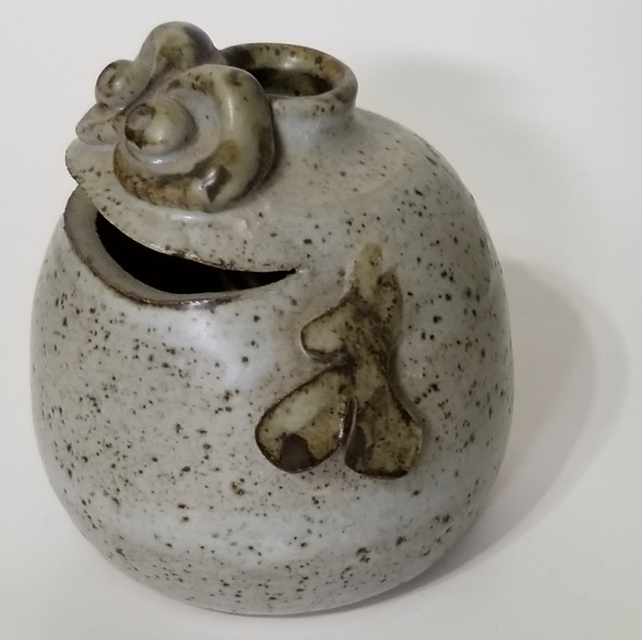 Art pottery "weirdo" bud vase - Picture 3 of 3